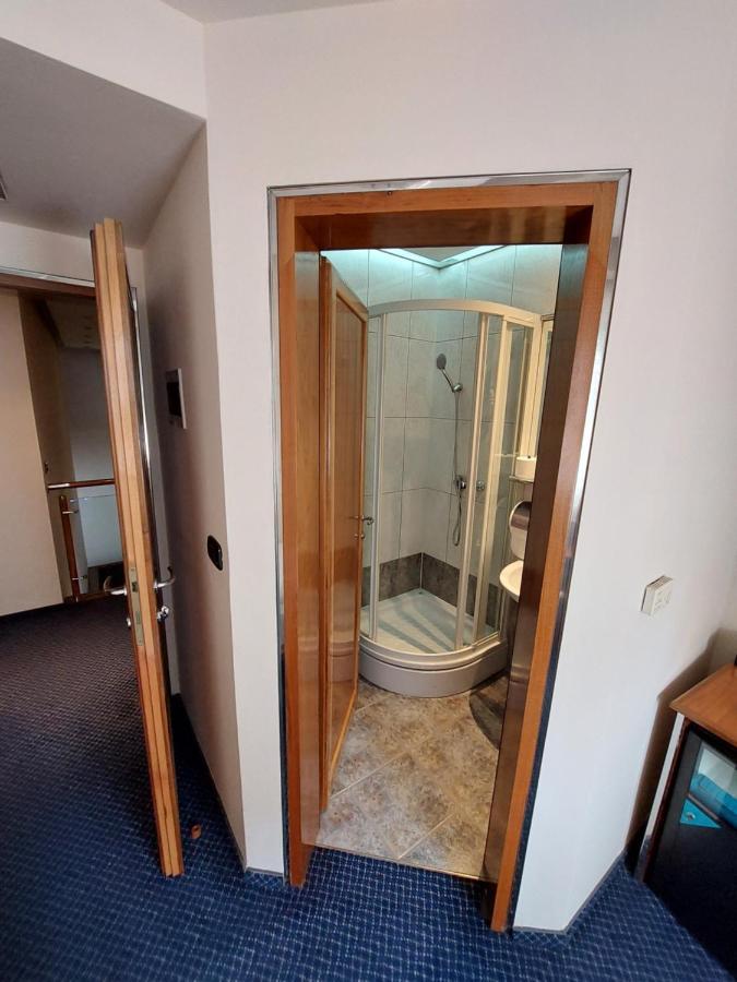Hotel Brass- Free Parking Sarajevo Eksteriør billede