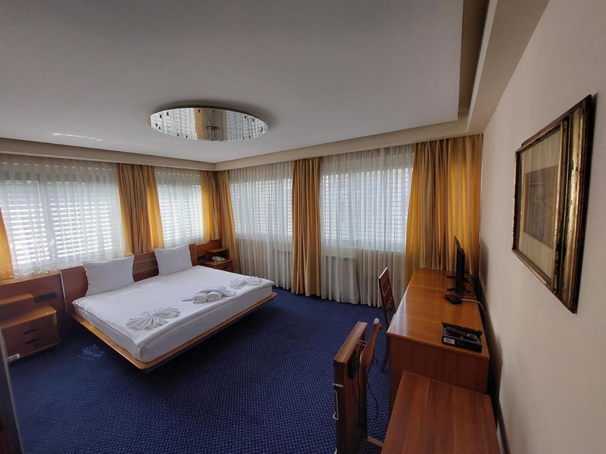 Hotel Brass- Free Parking Sarajevo Eksteriør billede