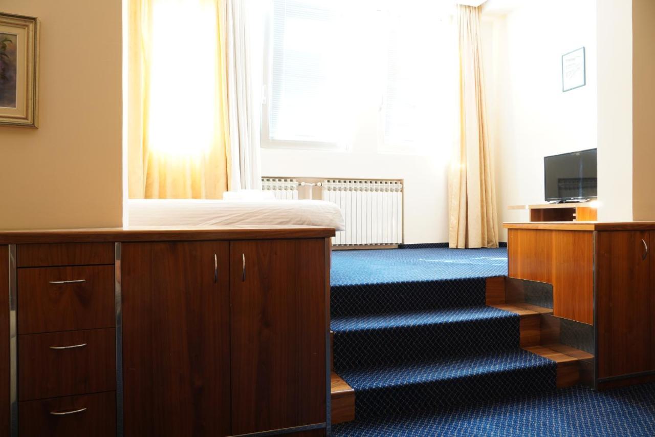 Hotel Brass- Free Parking Sarajevo Eksteriør billede